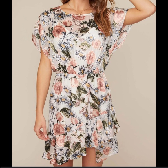 Sold ASTR the label floral dress - Picture 3 of 9